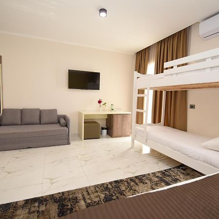 Hotel Vivas Durrës 外观 照片