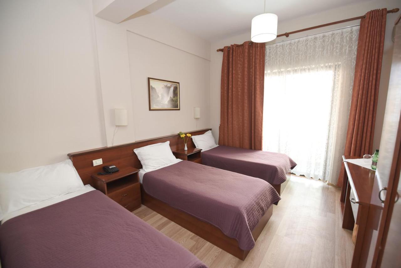 Hotel Vivas Durrës 外观 照片