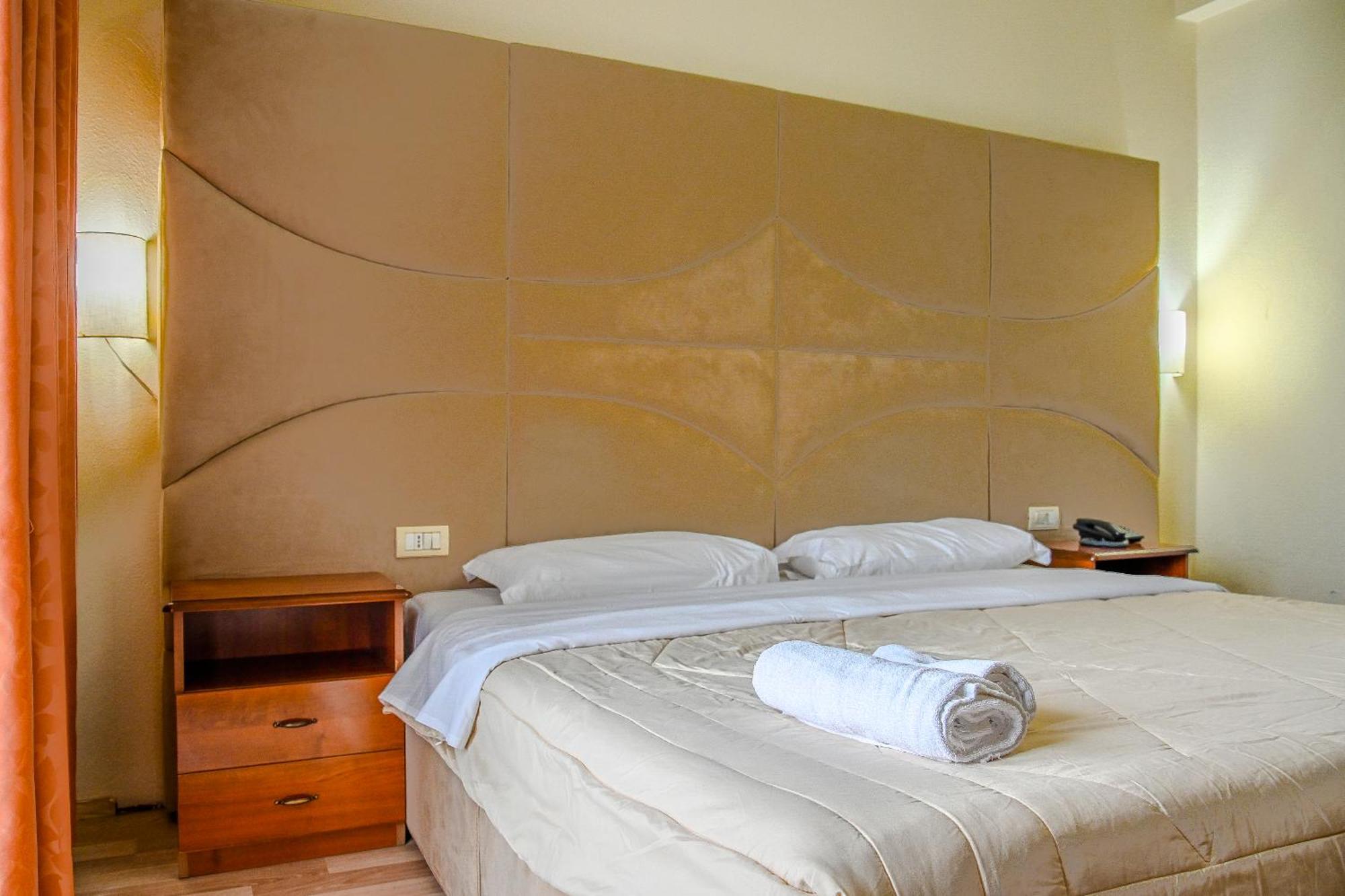 Hotel Vivas Durrës 外观 照片