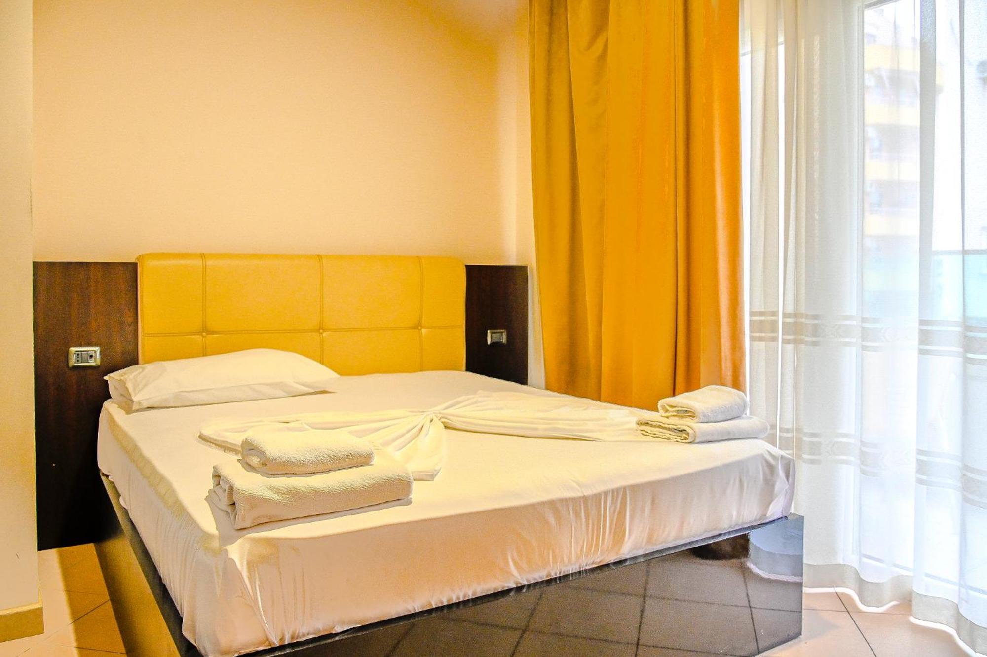 Hotel Vivas Durrës 外观 照片