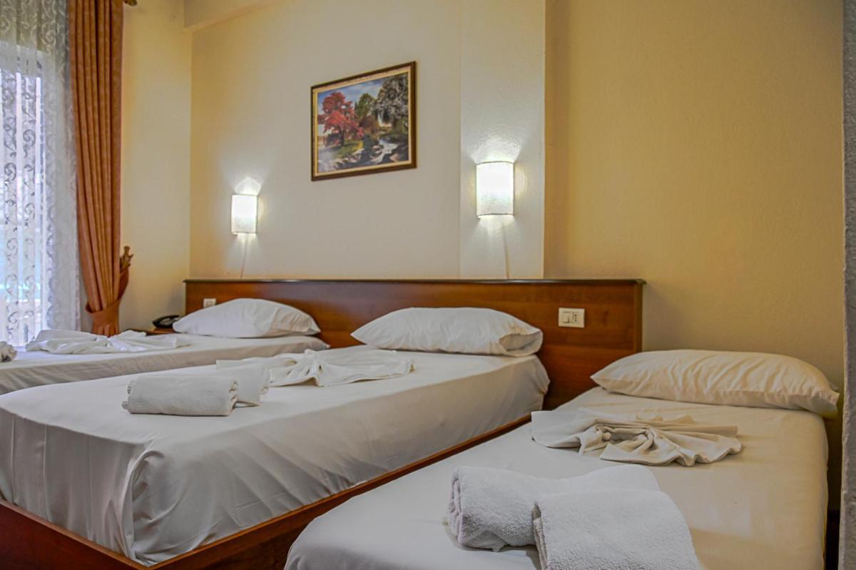 Hotel Vivas Durrës 外观 照片