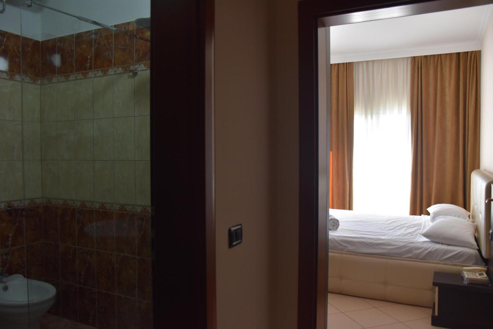 Hotel Vivas Durrës 外观 照片